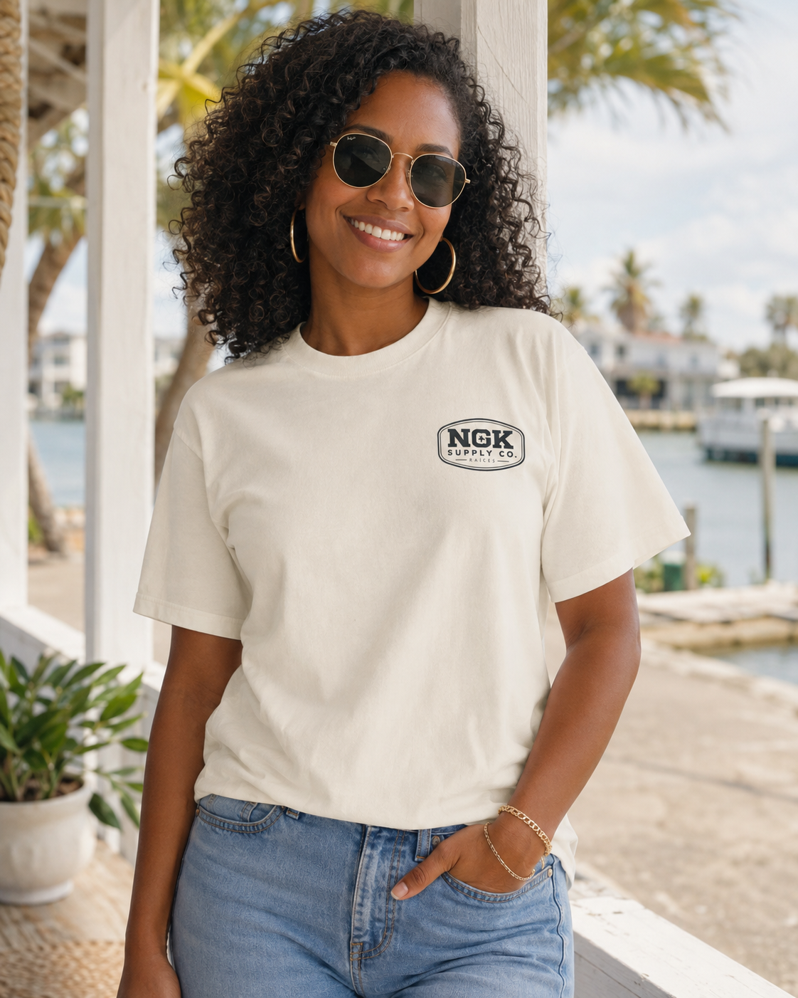 De Aquí y De Allá T-Shirt